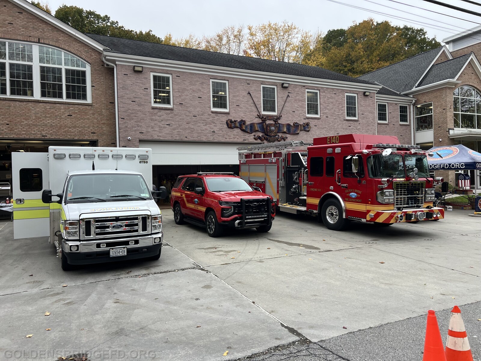 LEMS 67B3, GBFD 2144 and Engine 140 lined up for the event to welcome guests to explore. 